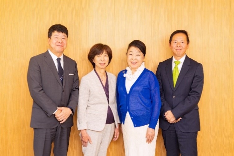 AHMC第1回意見交換会に参加した4名の集合写真