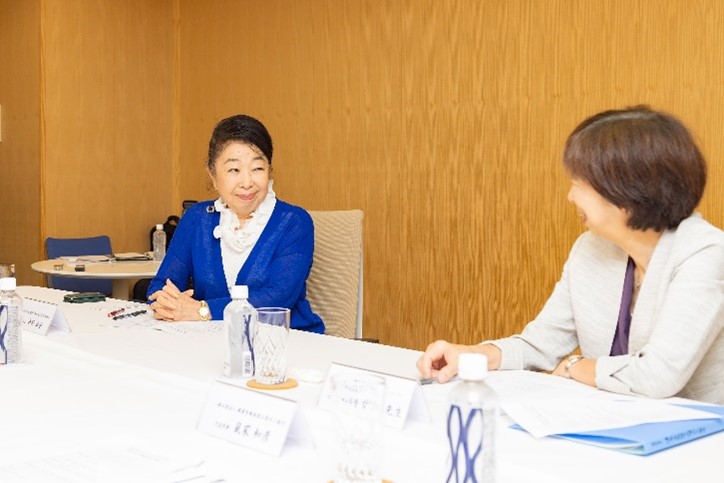 協会副代表理事の今野由梨さんと非営利活動法人「小児救急医療サポートネットワーク」理事長の福井聖子先生