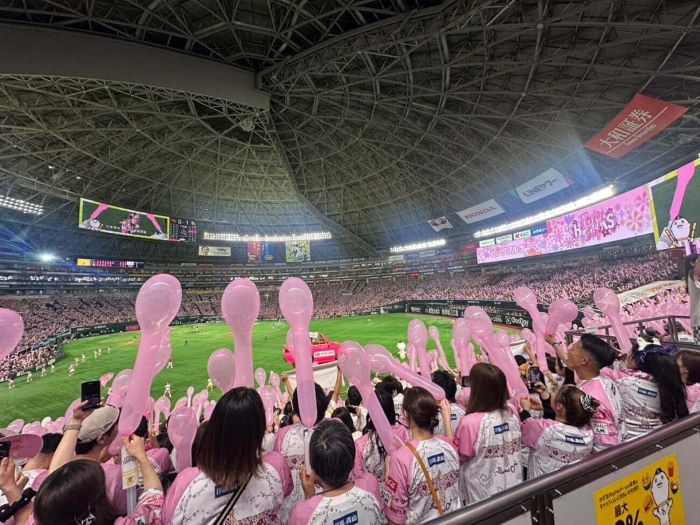 2025年の福岡ソフトバンクホークスとのピンクリボン活動「ピンクフルデー」の様子
